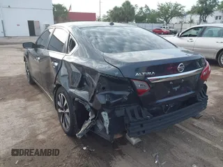2018 Nissan Altima SR with VIN 1N4AL3AP5JC255662, listed as a IAAI auction lot 42229232 with 171,399 mi miles and . Bid and sale history available at carsss.com. Image 3.