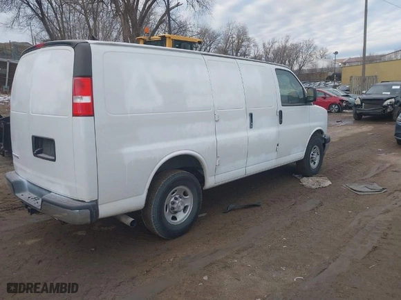2021 Chevrolet Express Cargo Van with VIN 1GCWGAFP6M1223384, listed as a IAAI auction lot 40991687 with 96,175 mi miles. Bid and sale history available at carsss.com. Image 4.