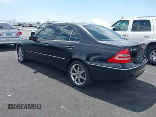 2004 Mercedes-Benz C 240 z VIN WDBRF61J94A558752, wystawiony jako IAAI lot #42101152 z przebiegiem 122 836 mil mil oraz . Historia ofert i sprzedaży dostępna na DreamBid. Obrazek 3.