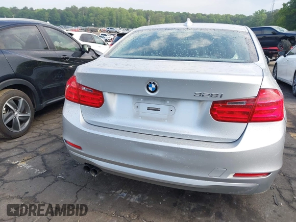 2013 BMW 3 Series 328i z VIN WBA3C1G57DNR48431, wystawiony jako IAAI lot #42156021 z przebiegiem 81 734 mil mil oraz . Historia ofert i sprzedaży dostępna na DreamBid. Obrazek 16.