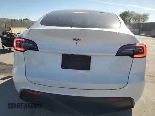 2024 Tesla Model Y with VIN 7SAYGDED3RF130826, listed as a Copart auction lot 47735185 with 10,467 mi miles and Non Repairable. Bid and sale history available at DreamBid. Image 6.