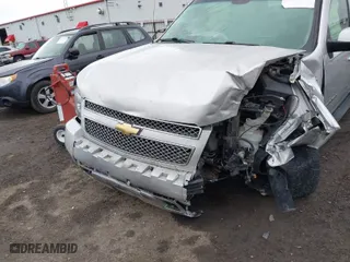 2010 Chevrolet Avalanche LT with VIN 3GNVKFE03AG298995, listed as a IAAI auction lot 40968285 with 125,197 mi miles. Bid and sale history available at carsss.com. Image 6.