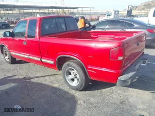 2001 Chevrolet S-10 LS with VIN 1GCCS19W018137236, listed as a IAAI auction lot 41665664 with 151,117 mi miles. Bid and sale history available at carsss.com. Image 3.