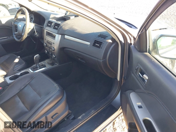 2010 Ford Fusion Hybrid with VIN 3FADP0L39AR125251, listed as a IAAI auction lot 41100606 with 235,612 mi miles. Bid and sale history available at carsss.com. Image 5.