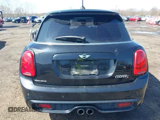 2017 MINI Hardtop 4 Door Cooper S z VIN WMWXU3C39H2F48699, wystawiony jako IAAI lot #41924423 z przebiegiem 81 249 mil mil oraz . Historia ofert i sprzedaży dostępna na DreamBid. Obrazek 16.