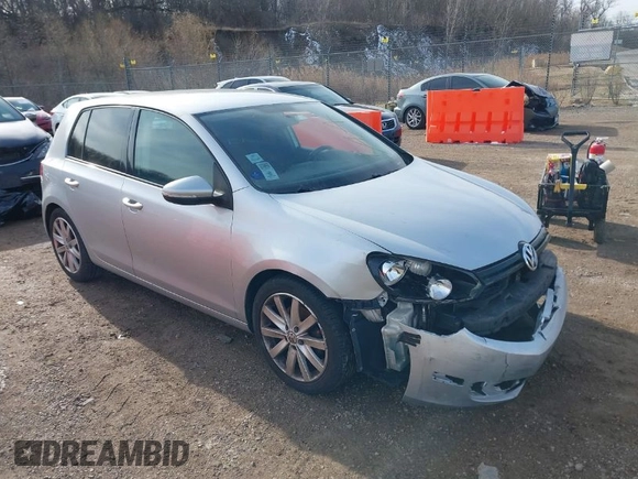 2013 Volkswagen Golf w/Conv & Sunroof с VIN WVWDB7AJ3DW131454, выставлен на аукционе IAAI как лот 41844393 с пробегом 174 704 миль миль и . История ставок и продаж доступна на DreamBid. Изображение 1.