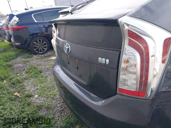 2015 Toyota Prius Four z VIN JTDKN3DU7F2003225, wystawiony jako IAAI lot #41741030 z przebiegiem 195 090 mil mil oraz . Historia ofert i sprzedaży dostępna na DreamBid. Obrazek 16.
