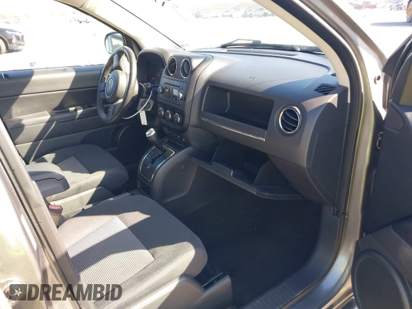 2011 Jeep Compass with VIN 1J4NT1FA6BD290625, listed as a IAAI auction lot 41758224 with 53,254 mi miles. Bid and sale history available at carsss.com. Image 5.
