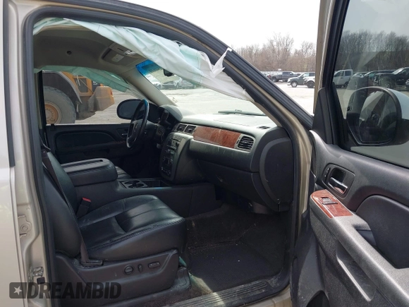 2014 GMC Yukon XL SLT with VIN 1GKS2KE71ER110308, listed as a IAAI auction lot 41940610 with 202,071 mi miles. Bid and sale history available at carsss.com. Image 5.