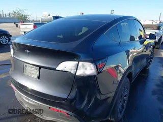 2024 Tesla Model Y с VIN 7SAYGDED7RF056018, выставлен на аукционе IAAI как лот 41322262 с пробегом 3 619 миль миль и . История ставок и продаж доступна на DreamBid. Изображение 6.