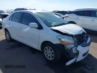2009 Toyota Yaris z VIN JTDBT903X94060680, wystawiony jako IAAI lot #41590498 z przebiegiem 139 196 mil mil oraz . Historia ofert i sprzedaży dostępna na DreamBid. Obrazek 1.