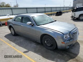 2007 Chrysler 300 C z VIN 2C3KA63H57H725971, wystawiony jako Copart lot #51793044 z przebiegiem 137 825 mil mil oraz Szkoda całkowita • Salvage title. Historia ofert i sprzedaży dostępna na DreamBid. Obrazek 4.