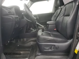 2020 Toyota 4Runner SR5 with VIN JTEBU5JR1L5806679, listed as a Copart auction lot 59961805 with 82,827 mi miles and Salvage title. Bid and sale history available at DreamBid. Image 7.
