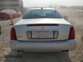 2004 Cadillac DeVille DTS z VIN 1G6KF57984U188454, wystawiony jako Copart lot #62397494 z przebiegiem 142 060 mil mil oraz Szkoda całkowita • Salvage title. Historia ofert i sprzedaży dostępna na DreamBid. Obrazek 6.