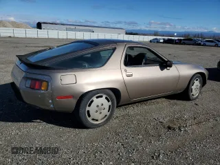 1984 Porsche 928 z VIN WP0JB0920ES860222, wystawiony jako Copart lot #44055645 z przebiegiem 166 689 mil mil oraz Nie do naprawy. Historia ofert i sprzedaży dostępna na DreamBid. Obrazek 3.