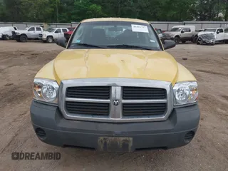 2006 Dodge Dakota ST with VIN 1D7HE28K56S620741, listed as a IAAI auction lot 41891757 with 122,495 mi miles and . Bid and sale history available at carsss.com. Image 6.