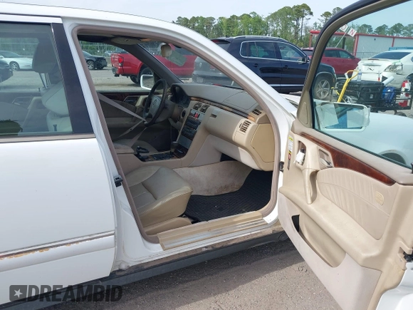 1998 Mercedes-Benz E-Class with VIN WDBJF65FXWA615255, listed as a IAAI auction lot 42146962 with 219,710 mi miles. Bid and sale history available at carsss.com. Image 5.