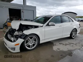 2013 Mercedes-Benz C 250 Sport z VIN WDDGF4HB1DA765413, wystawiony jako Copart lot #52313125 z przebiegiem 140 861 mil mil oraz Szkoda całkowita • Salvage title. Historia ofert i sprzedaży dostępna na DreamBid. Obrazek 1.