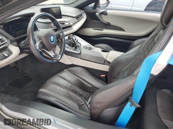 2016 BMW i8 z VIN WBY2Z2C56GV675882, wystawiony jako Copart lot #39606014 z przebiegiem 40 680 mil mil oraz . Historia ofert i sprzedaży dostępna na DreamBid. Obrazek 7.