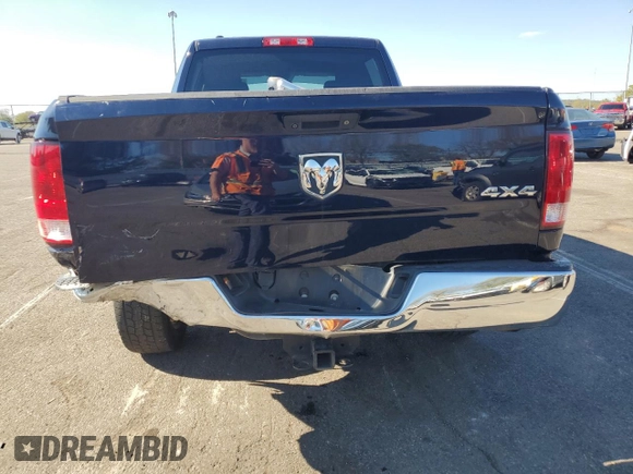 2018 Ram 1500 Tradesman z VIN 1C6RR7ST2JS122014, wystawiony jako Copart lot #76448874 z przebiegiem 108 549 mil mil oraz Szkoda całkowita • Salvage title. Historia ofert i sprzedaży dostępna na DreamBid. Obrazek 6.