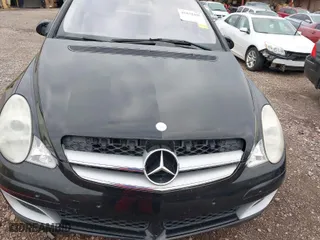 2007 Mercedes-Benz R-Class 3.5L with VIN 4JGCB65E27A041034, listed as a IAAI auction lot 41832205 with 194,517 mi miles. Bid and sale history available at carsss.com. Image 6.