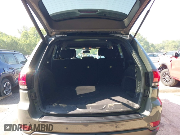 2020 Jeep Grand Cherokee Laredo z VIN 1C4RJFAG4LC262934, wystawiony jako IAAI lot #42441739 z przebiegiem 58 452 mil mil oraz . Historia ofert i sprzedaży dostępna na DreamBid. Obrazek 18.