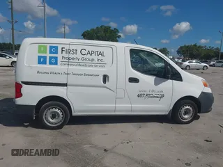 2015 Nissan NV200 SV z VIN 3N6CM0KN2FK710073, wystawiony jako IAAI lot #42267598 z przebiegiem 57 329 mil mil oraz . Historia ofert i sprzedaży dostępna na DreamBid. Obrazek 13.