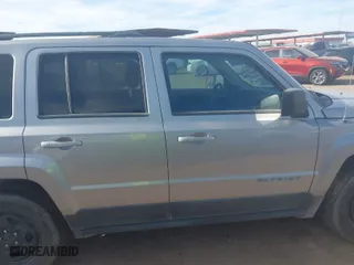 2017 Jeep Patriot Sport with VIN 1C4NJPBBXHD166525, listed as a IAAI auction lot 41490408 with 135,353 mi miles. Bid and sale history available at carsss.com. Image 13.