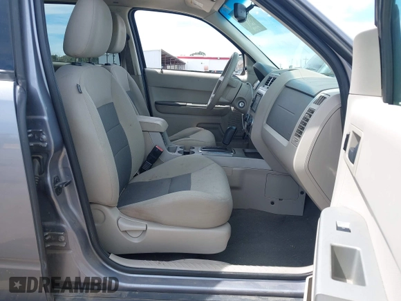 2008 Ford Escape XLT with VIN 1FMCU93128KA42482, listed as a IAAI auction lot 41979106 with 292,130 mi miles. Bid and sale history available at carsss.com. Image 5.