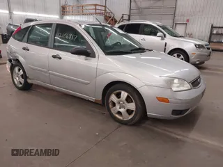 2005 Ford Focus S with VIN 3FAFP37N15R138393, listed as a IAAI auction lot 42106817 with 144,047 mi miles and . Bid and sale history available at carsss.com. Image 1.