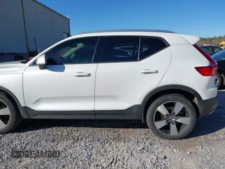2021 Volvo XC40 Momentum with VIN YV4162UK8M2499552, listed as a IAAI auction lot 41375452 with 72,189 mi miles. Bid and sale history available at carsss.com. Image 14.