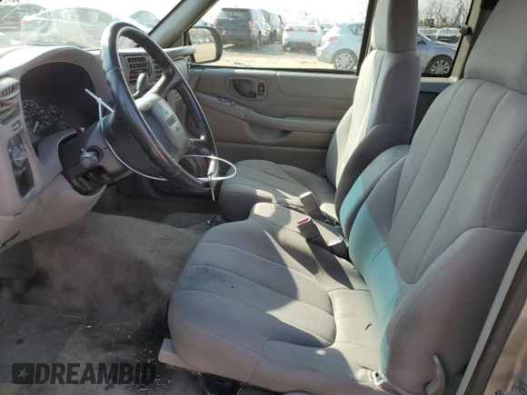 2003 GMC Sonoma SLS z VIN 1GTCS19X438126834, wystawiony jako Copart lot #47657815 z przebiegiem 77 789 mil mil oraz Szkoda całkowita • Salvage title. Historia ofert i sprzedaży dostępna na DreamBid. Obrazek 7.