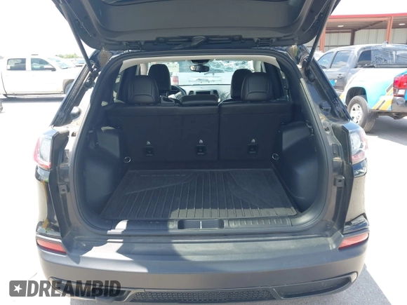 2020 Jeep Cherokee Latitude z VIN 1C4PJMCX3LD584466, wystawiony jako IAAI lot #42380627 z przebiegiem 53 062 mil mil oraz . Historia ofert i sprzedaży dostępna na DreamBid. Obrazek 17.
