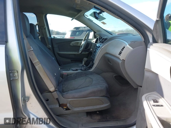 2012 Chevrolet Traverse LS z VIN 1GNKRFED7CJ330186, wystawiony jako IAAI lot #41806198 z przebiegiem 132 703 mil mil oraz . Historia ofert i sprzedaży dostępna na DreamBid. Obrazek 5.