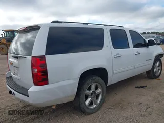 2014 Chevrolet Suburban LT with VIN 1GNSCJE02ER135926, listed as a IAAI auction lot 40675403 with 240,683 mi miles. Bid and sale history available at carsss.com. Image 4.