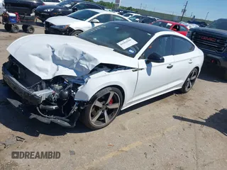 2024 Audi A5 Sportback S line Premium Plus z VIN WAUFACF52RA118986, wystawiony jako IAAI lot #41962998 z przebiegiem 2 089 mil mil oraz . Historia ofert i sprzedaży dostępna na DreamBid. Obrazek 17.