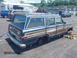 1988 Jeep Grand Wagoneer with VIN 1JCNJ15U7JT237152, listed as a IAAI auction lot 42682009 with 159,950 mi miles and . Bid and sale history available at DreamBid. Image 4.