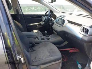 2016 Kia Sorento LX with VIN 5XYPGDA31GG166560, listed as a IAAI auction lot 39903526 with 1 mi miles. Bid and sale history available at carsss.com. Image 5.