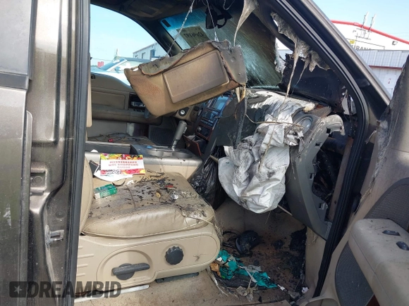 2008 Ford F-150 XLT с VIN 1FTPW14V08FA05295, выставлен на аукционе IAAI как лот 42696197 с пробегом Не указан миль и . История ставок и продаж доступна на DreamBid. Изображение 5.
