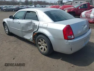 2007 Chrysler 300 Touring with VIN 2C3KA53G17H798756, listed as a IAAI auction lot 42065978 with 204,388 mi miles and . Bid and sale history available at carsss.com. Image 3.