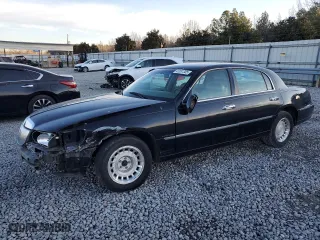 2000 Lincoln Town Car Executive with VIN 1LNHM81WXYY820605, listed as a Copart auction lot 47031305 with NaN miles and Salvage Title. Bid and sale history available at carsss.com. Image 1.