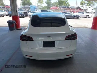 2023 Tesla Model 3 z VIN 5YJ3E1EAXPF606178, wystawiony jako IAAI lot #42543528 z przebiegiem 26 638 mil mil oraz . Historia ofert i sprzedaży dostępna na DreamBid. Obrazek 16.