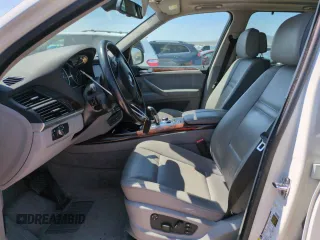 2008 BMW X5 3.0si z VIN 5UXFE43548L031478, wystawiony jako Copart lot #59392505 z przebiegiem Nie podano mil oraz Szkoda całkowita • Salvage title. Historia ofert i sprzedaży dostępna na DreamBid. Obrazek 7.