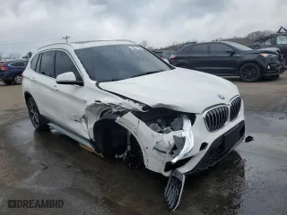 2017 BMW X1 xDrive28i with VIN WBXHT3C31H5F85452, listed as a Copart auction lot 50351125 with 61,954 mi miles and Salvage Title. Bid and sale history available at carsss.com. Image 4.