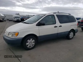 2001 Toyota Sienna CE with VIN 4T3ZF19C01U343011, listed as a Copart auction lot 43470235 with 161,824 mi miles and Salvage Title. Bid and sale history available at carsss.com. Image 1.