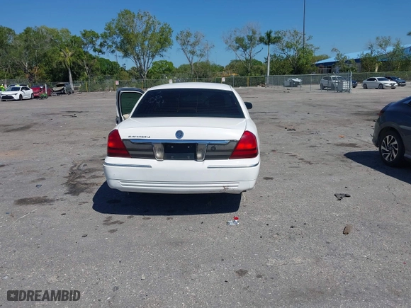 2007 Mercury Grand Marquis LS with VIN 2MEFM75VX7X623356, listed as a IAAI auction lot 41783361 with 157,921 mi miles. Bid and sale history available at carsss.com. Image 17.