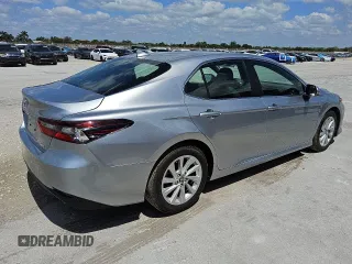 2024 Toyota Camry LE z VIN 4T1C11AK7RU852217, wystawiony jako Copart lot #57436885 z przebiegiem 45 828 mil mil oraz Czysty tytuł • Clean title. Historia ofert i sprzedaży dostępna na DreamBid. Obrazek 3.