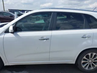2015 Kia Sorento SX Limited with VIN 5XYKW4A73FG639051, listed as a IAAI auction lot 42106446 with 145,981 mi miles. Bid and sale history available at carsss.com. Image 14.