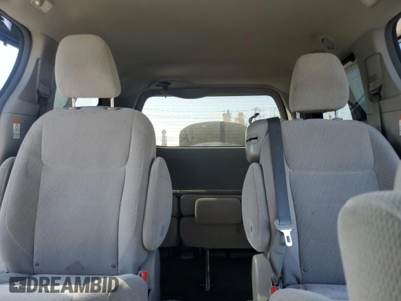 2018 Toyota Sienna LE Auto Access Seat with VIN 5TDKZ3DC2JS932431, listed as a Copart auction lot 58867695 with 98,265 mi miles and Salvage title. Bid and sale history available at DreamBid. Image 10.