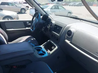 2004 Ford Expedition Special Service с VIN 1FMPU16L94LA78898, выставлен на аукционе IAAI как лот 42326419 с пробегом 151 311 миль миль и . История ставок и продаж доступна на DreamBid. Изображение 5.